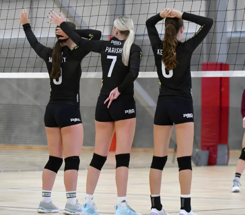 trois étuis de maillots de volleyball trois étuis de maillots de volleyball